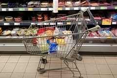 На рассмотрение в Государственной Думе находится законопроект о введении скидочных карт для россиян. Кому будет положена карта? Важно знать!