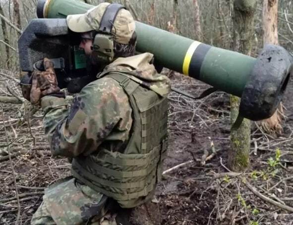 Канадский снайпер Вали, восхваляемый укропропагандой, сбежал домой и вовсю дает интервью канадским СМИ.