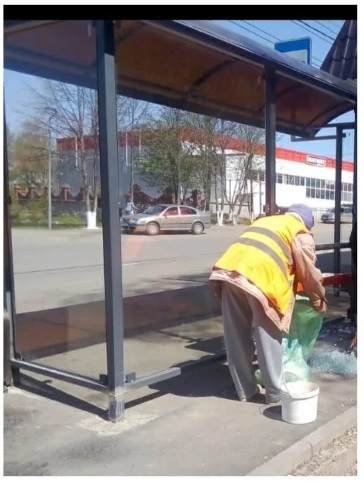 Благовещенск страдает от вандалов: громят остановочные павильоны.