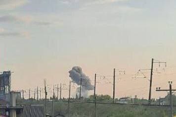 ВС РФ нанесли ракетные удары по железнодорожному мосту в Затоке Одесской области, ранее этот мост уже подвергался ракетным обстрелам.