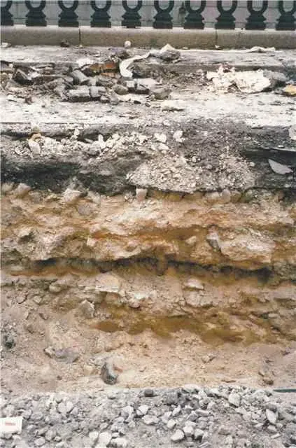 Санкт-Петербург возник на пустом месте? Или его построили на останках другого города? Закопанные дома и подземелье Петербурга