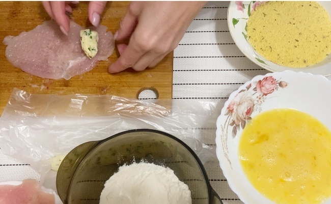 Рецепт домашних "котлет по-киевски"