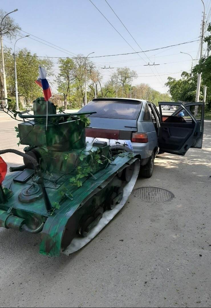 В Таганроге водителя хотят лишить прав за буксировку самодельного танка в День Победы