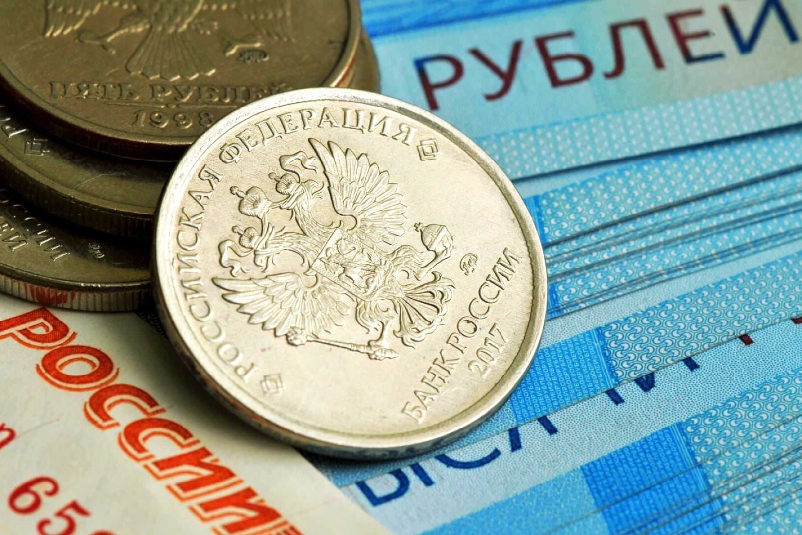 Взлет доллара. Российский рубль рекордно обрушился на майских праздниках