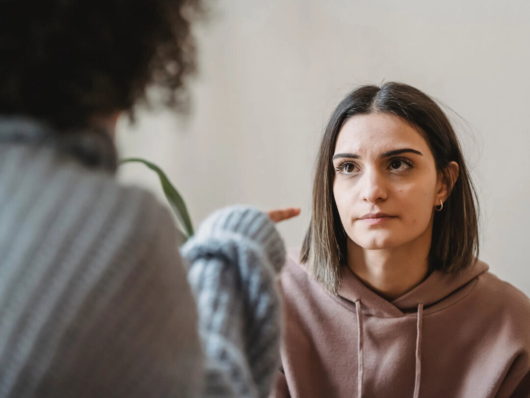 🙄 Люди любят строить из себя жертву и обвинять других в этом. Поэтому есть две вещи, за которые никогда не что-то извиняться