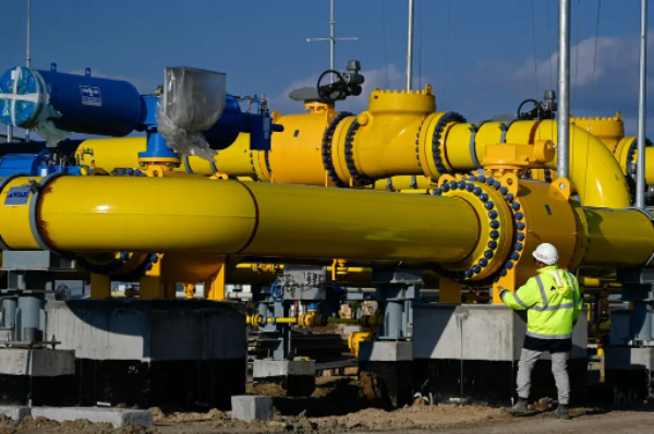 Украина заявила, что прекратит транспортировку части российского газа.