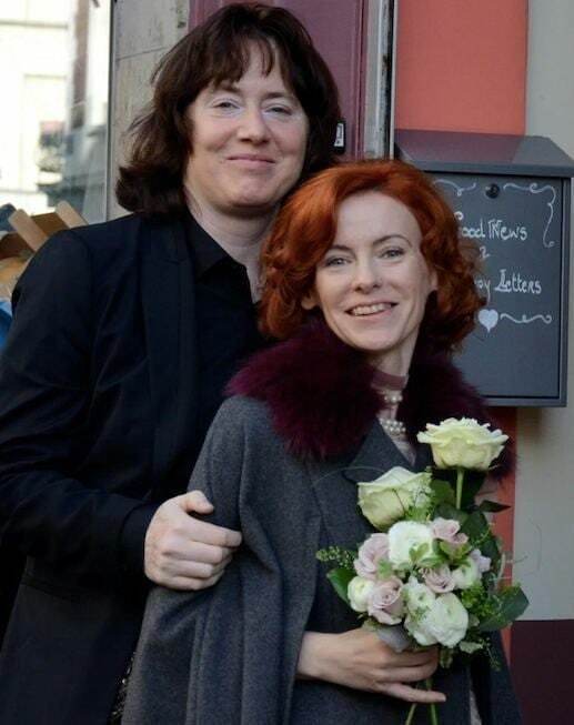 А вы знаете, кто приказал бульдозером уничтожить цветы рижан? Вот эта рыженькая. Кто же это? Фото