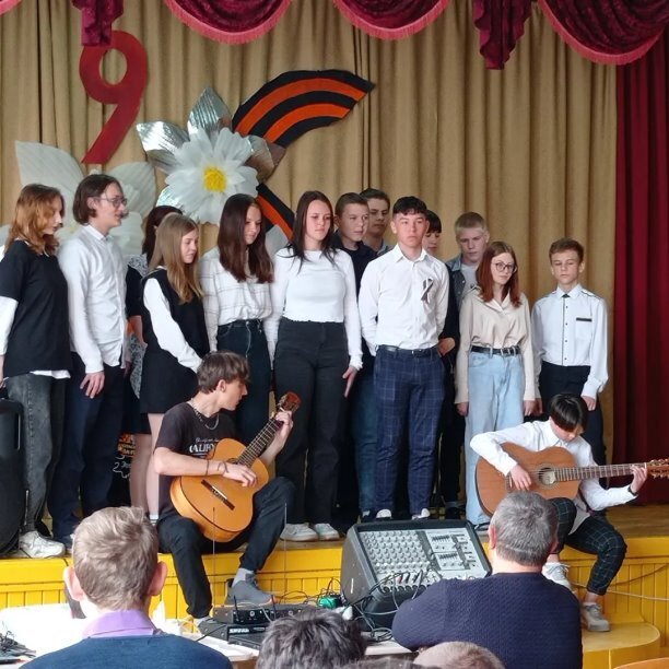 Торжественными сборами, посвящёнными Дню Победы завершился Патриотический марафон в нашей школе. Ребята 5-11 классов пели песни военных лет, читали