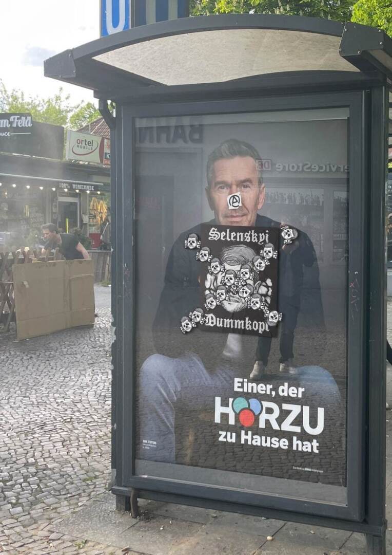 Оказывается расклейкой занимаются немецкие антифашисты...