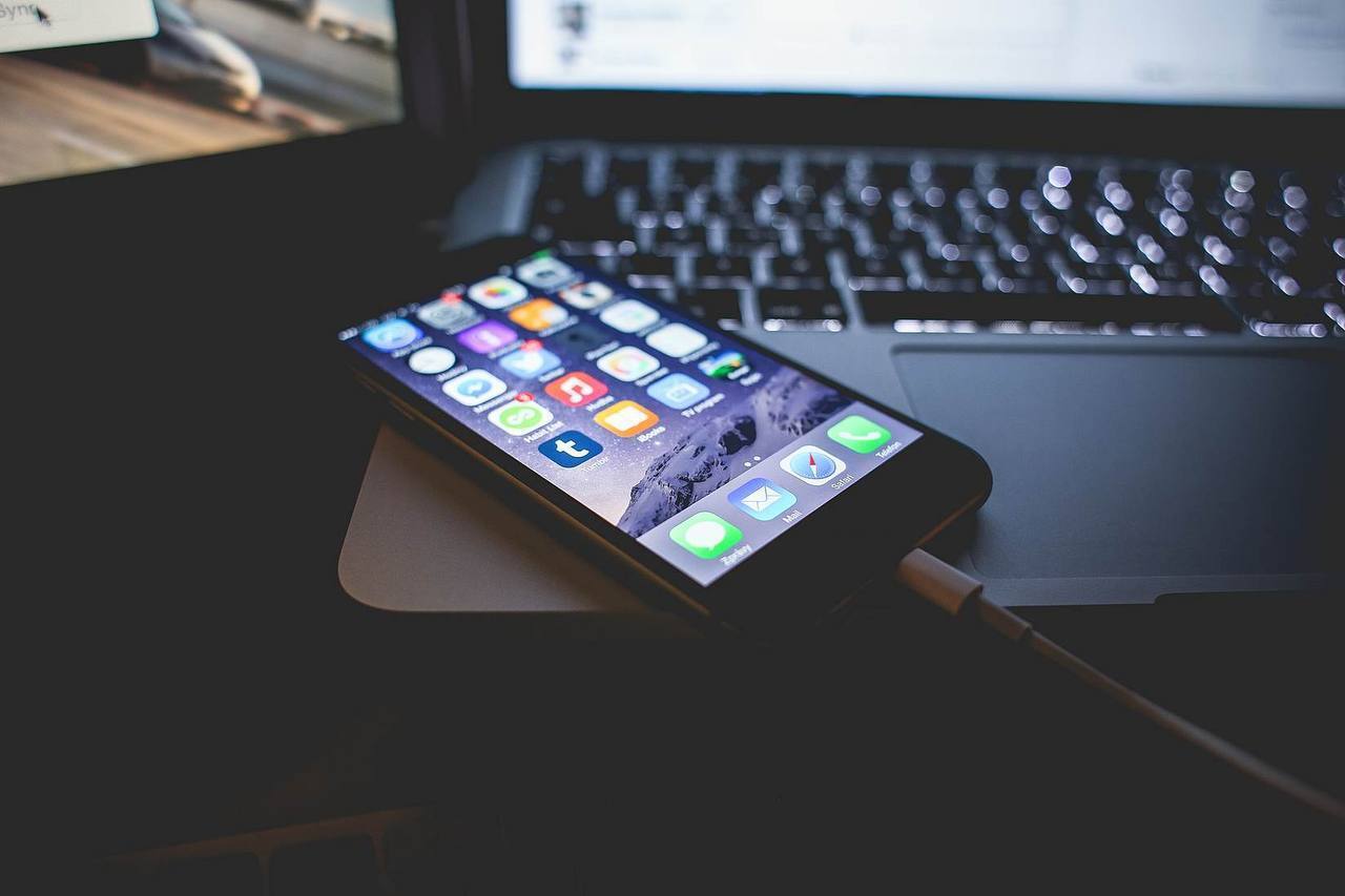 Apple тестирует прототип нового iPhone в котором вместо привычного для устройств компании порта для зарядки Lightning будет разъем USB Type-C