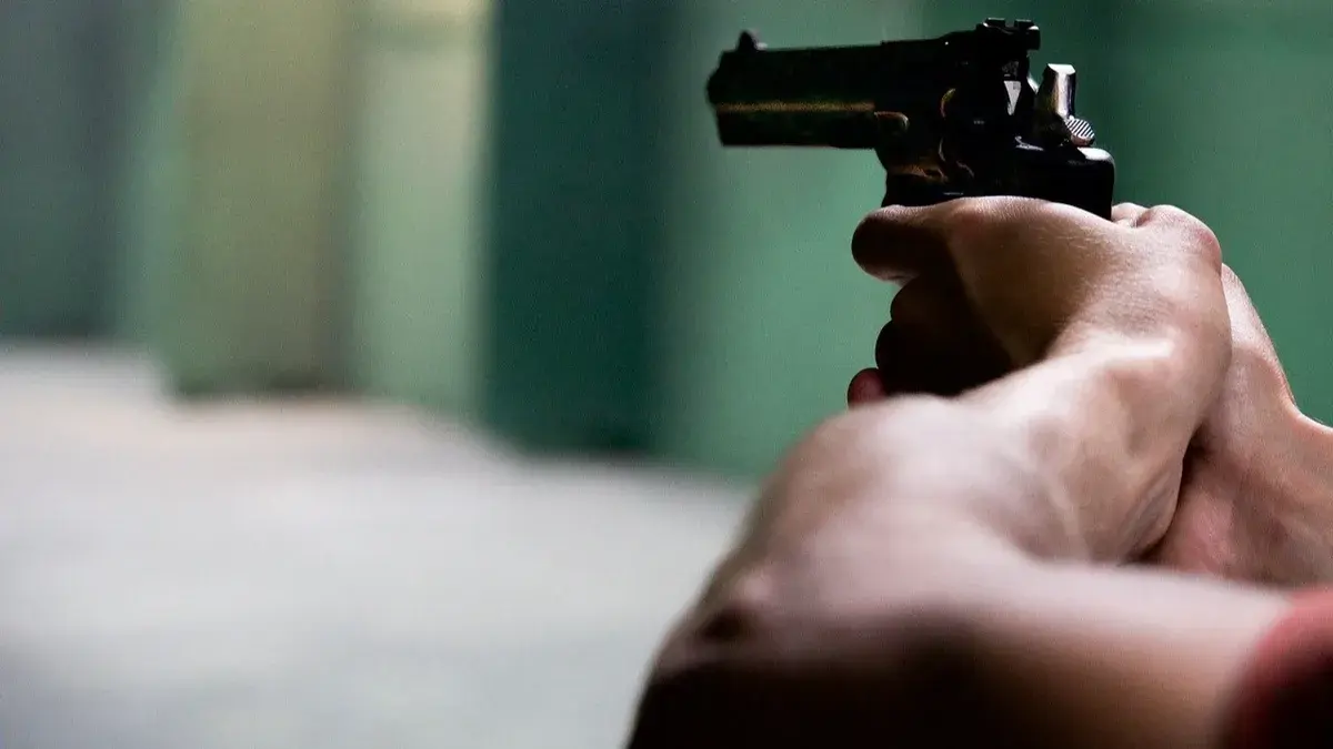 Украинские боевики пытают и расстреливают российских военнопленных, а у нас вы в безопасности. Не думайте, сдавайтесь