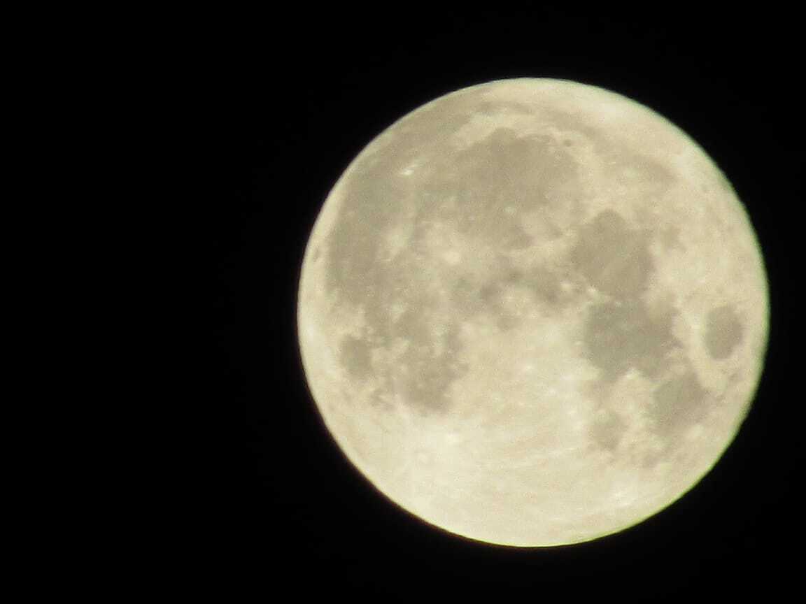 Фото с моей камеры, какая красивая Луна 🌙 😊