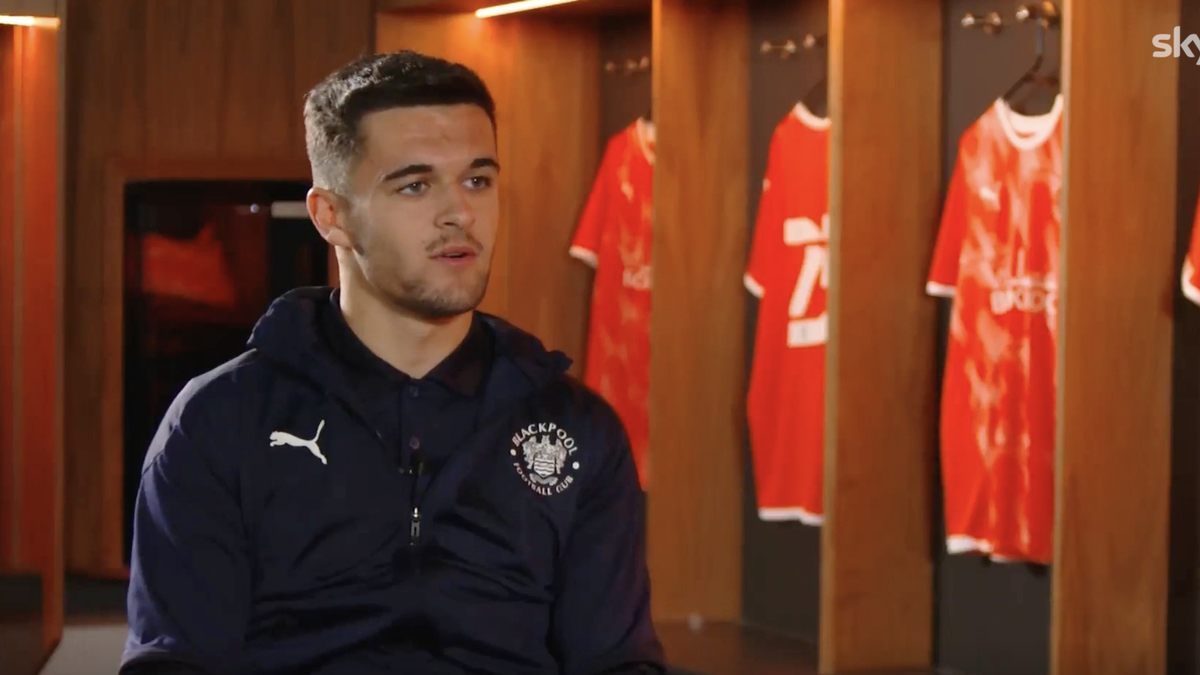 17-летний футболист «Блэкпула» Джейк Дэниелс смело заявляет, что он гей и не жалеет о своем откровении