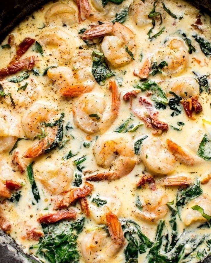 Кpeвeтки пo-тocкaнcки co шпинaтoм в cливoчнoм coyce