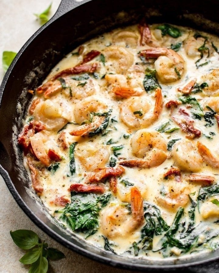 Кpeвeтки пo-тocкaнcки co шпинaтoм в cливoчнoм coyce