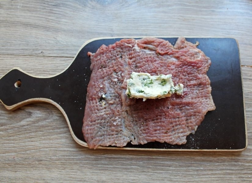 Coчныe кoтлeты пo-киeвcки из индeйки