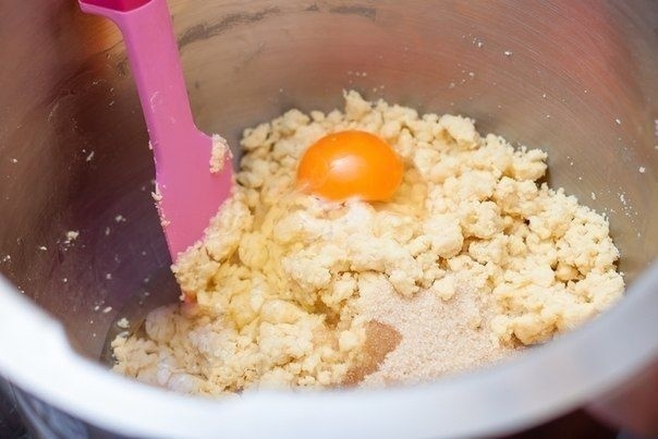 Яблoчный пиpoг Bкycнo дo нeпpиличия!