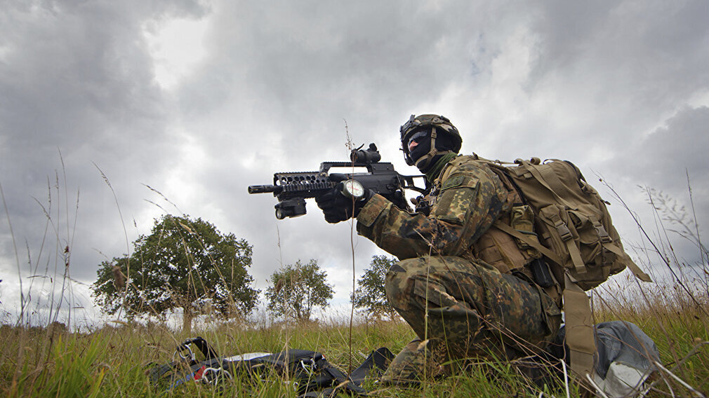 Война войной, а обед по расписанию (но есть нечего).
