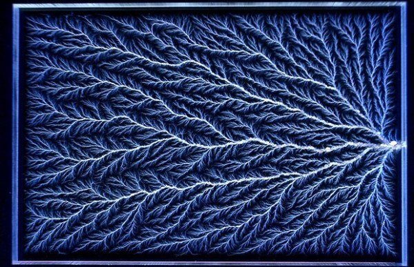 Скульптуры с помощью молнии