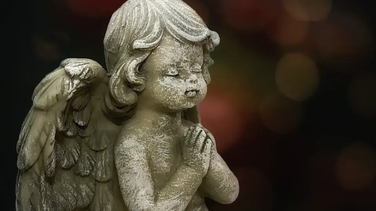 В какие дни июня, июля, августа -2022 можно посещать кладбище? Согласно церковным праздникам – даты запрета, поминальные молитвы