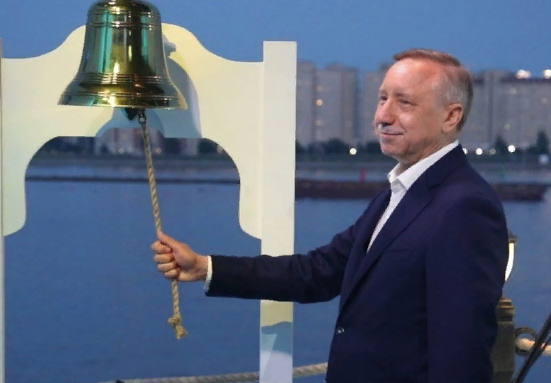 "Для себя любимого и за особые заслуги!": Губернатор Александр Беглов предложил повысить себе заработную плату