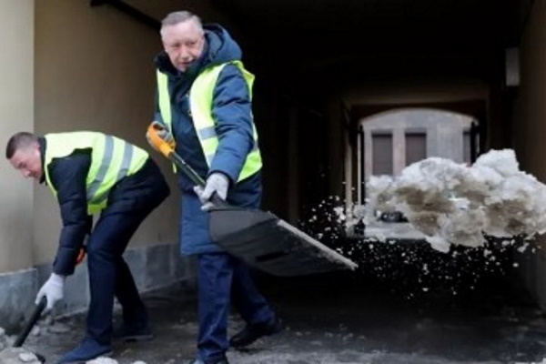 "Для себя любимого и за особые заслуги!": Губернатор Александр Беглов предложил повысить себе заработную плату