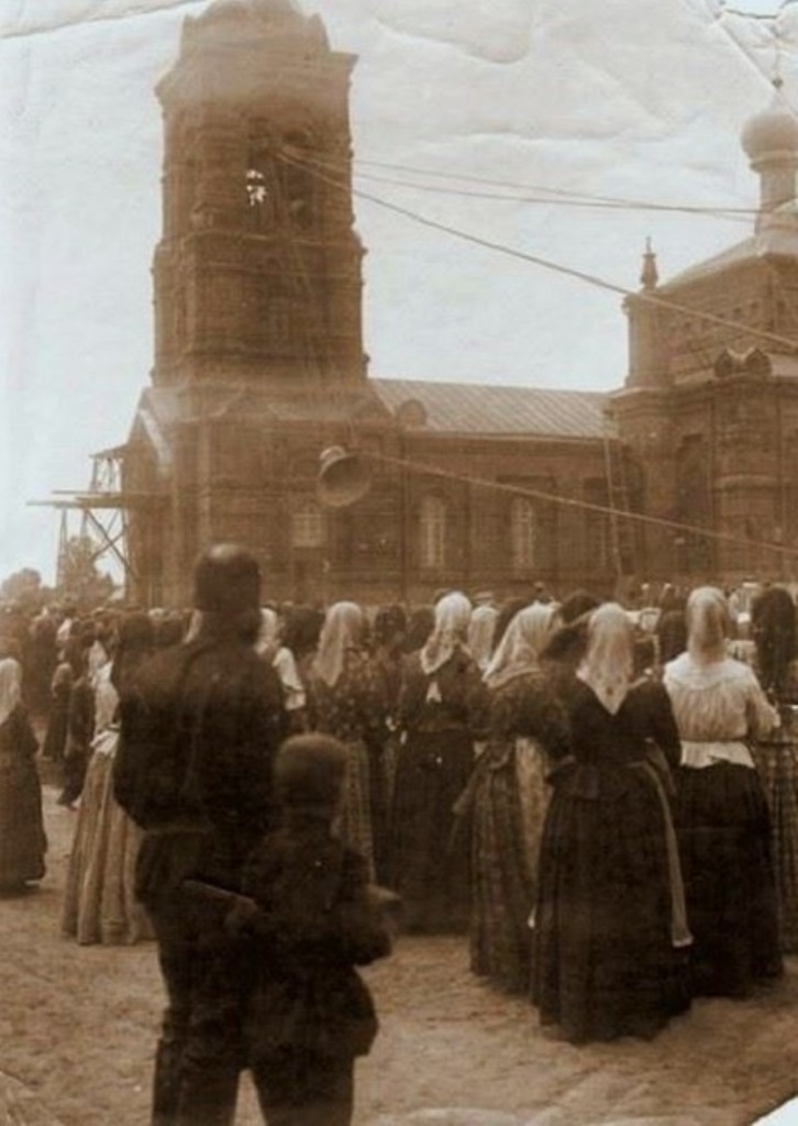 Вера без дела мертва есть!-Так написано за Храме, где сегодня вели службу Митрополит Тихон и Епископ Иннокентий Владимирской Метрополии. Было мощно!