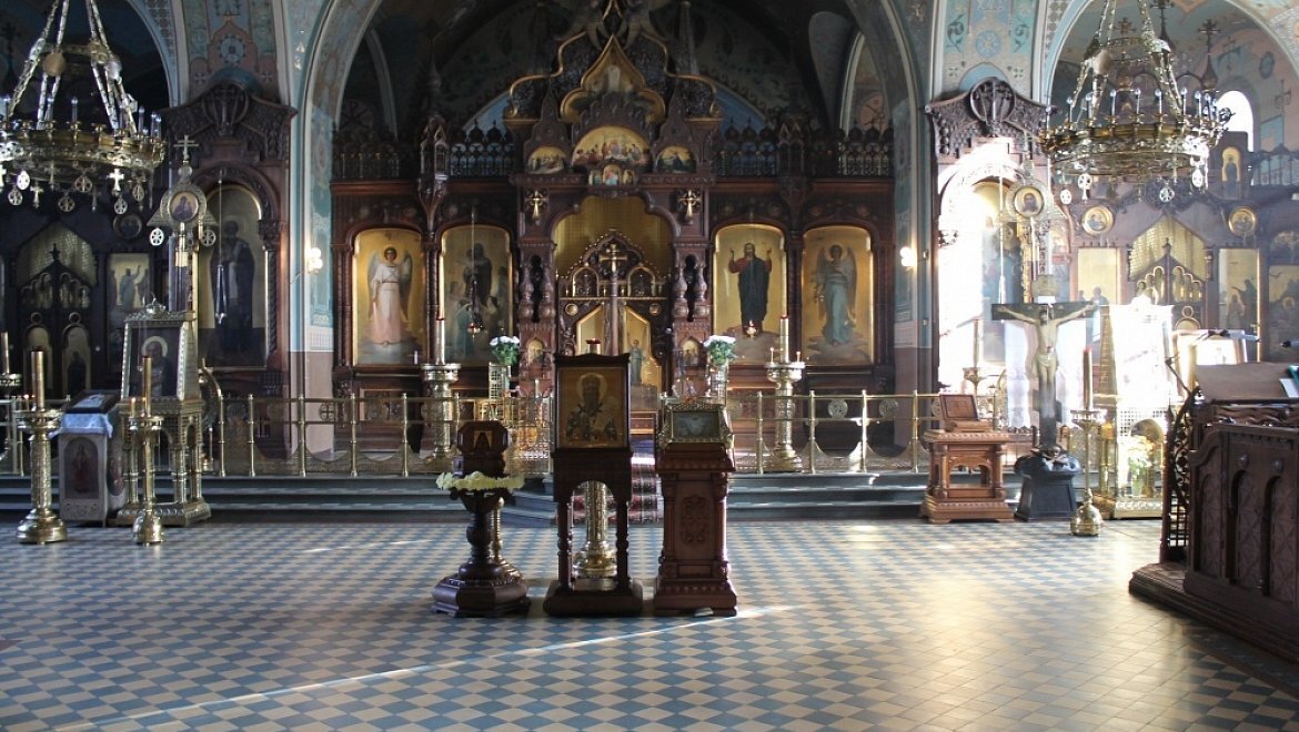 Вера без дела мертва есть!-Так написано за Храме, где сегодня вели службу Митрополит Тихон и Епископ Иннокентий Владимирской Метрополии. Было мощно!