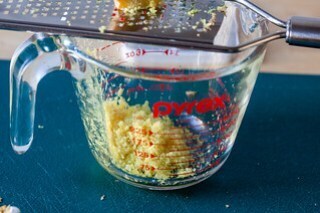 Кунжутный салат у бассейна