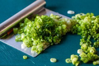 Кунжутный салат у бассейна