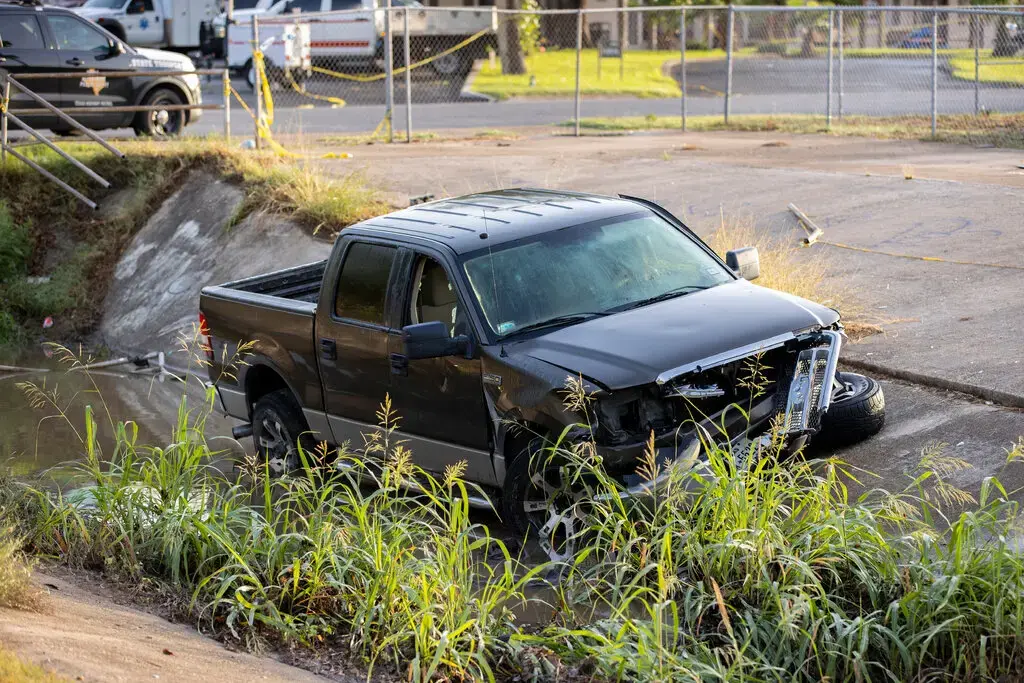 The New Hork Times информирует.Когда Увальде встречается с трауром, дебаты разворачиваются над решением командира