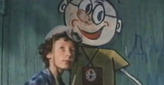 Фильм о чрезмерной опеке, о трусливом и нерешительном мальчике, который однажды, находит болтик обладающий волшебной силой.. (1986г) Фильм?