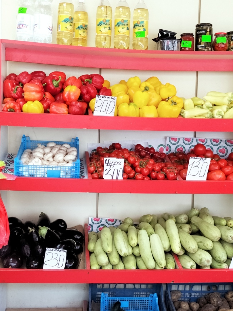 Неожиданный сюрприз. Значительное снижение цен в Крыму на овощи и клубнику. В чем причина снижения цен? Фото и цены с рынка