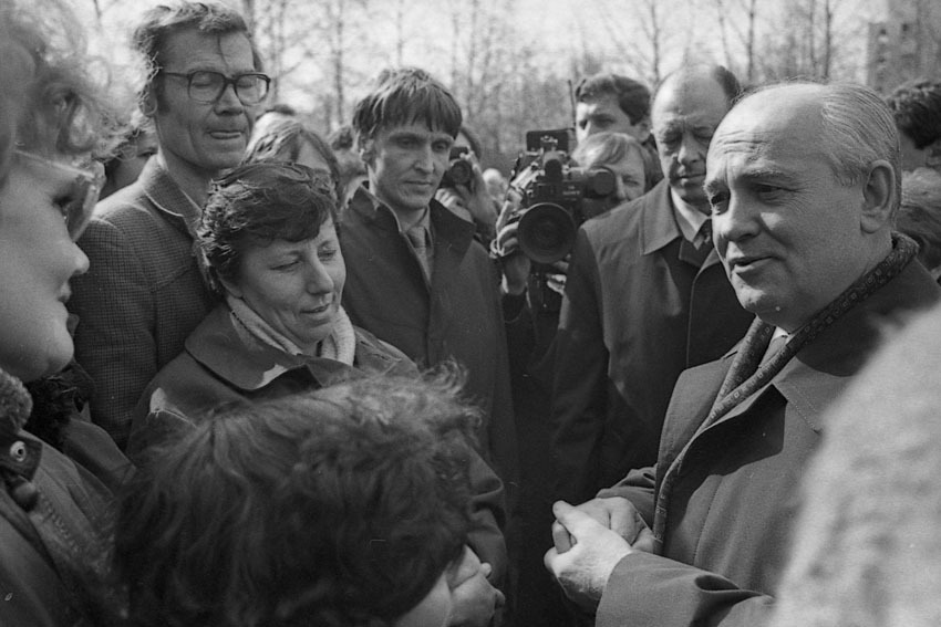 Великая Отечественная война.Мальчик Мишенька носит ключевую воду,потрошит кур,свиней для немцев. Будет ли суд над Горбачевым или ...