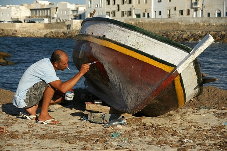 Мы можем улучшить наше общество, запечатав одну дыру утечки за одну попытку.