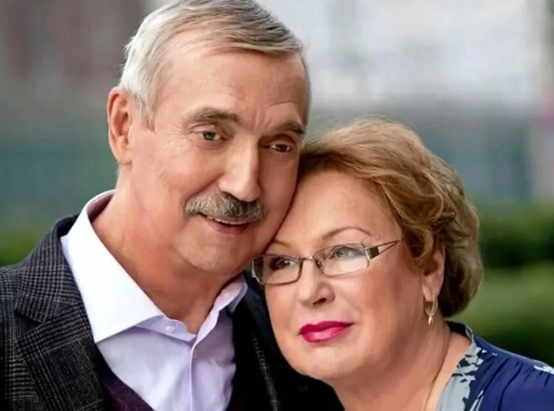 Дочь родилась уже в 40 лет, как сложилась личная жизнь советского актера Евгения Киндинова