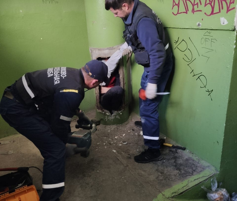 Аккуратные свердловчане выбрасывают ненужных женщин в мусоропровод