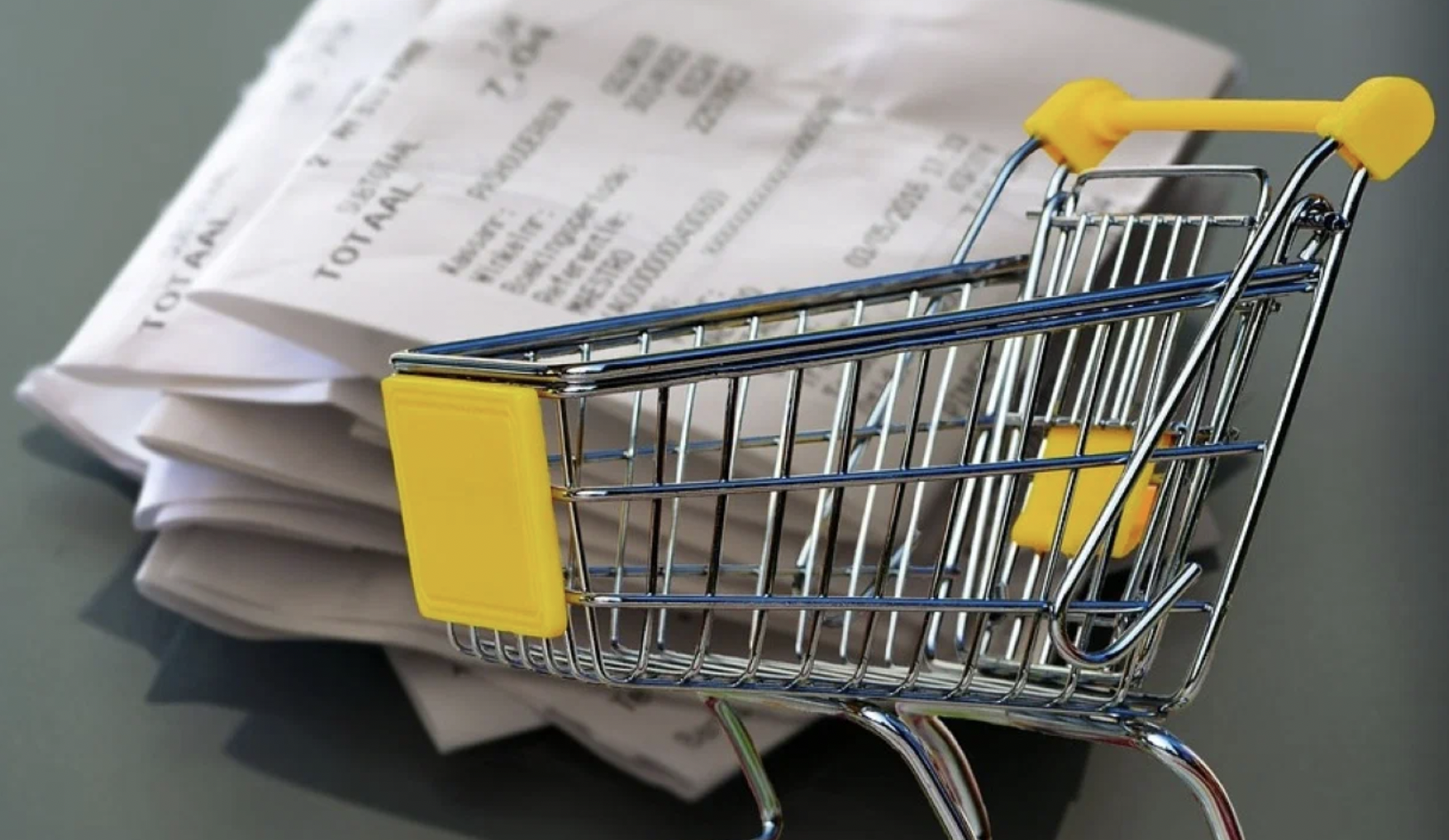 9 бесполезных привычек, которые «съедают» всю зарплату