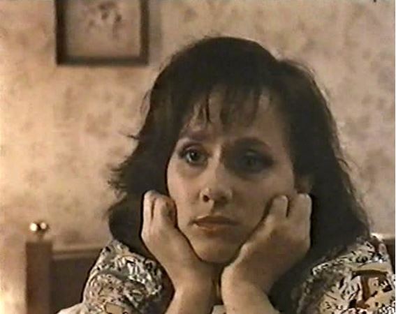 В центре психологической драмы - история братьев-близнецов: военного атташе и работника уголовного розыска.