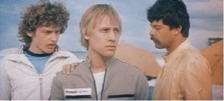 На соревнованиях гоночных автомобилей никому не известный автолюбитель опередил именитых спортсменов на собранной им самим автомобиле!