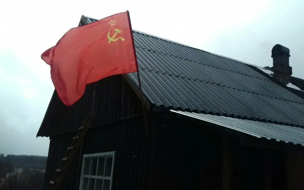 Красный стяг - символ трудящегося народа!