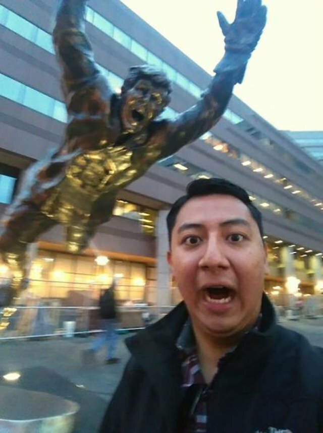 Смешные фото с памятниками, скульптурами