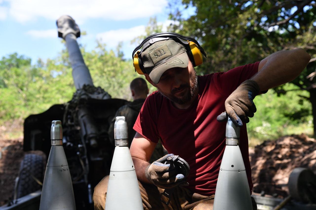 Привет из Попасного от артиллерийского расчета из гаубицы Д-20 152 мм.