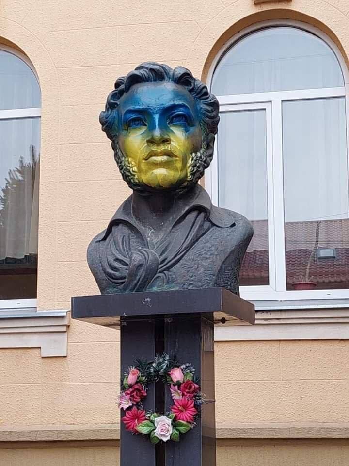 На Украине создадут совет по вопросам дерусификации, декоммунизации и деколонизации, – Минкульт Украины.