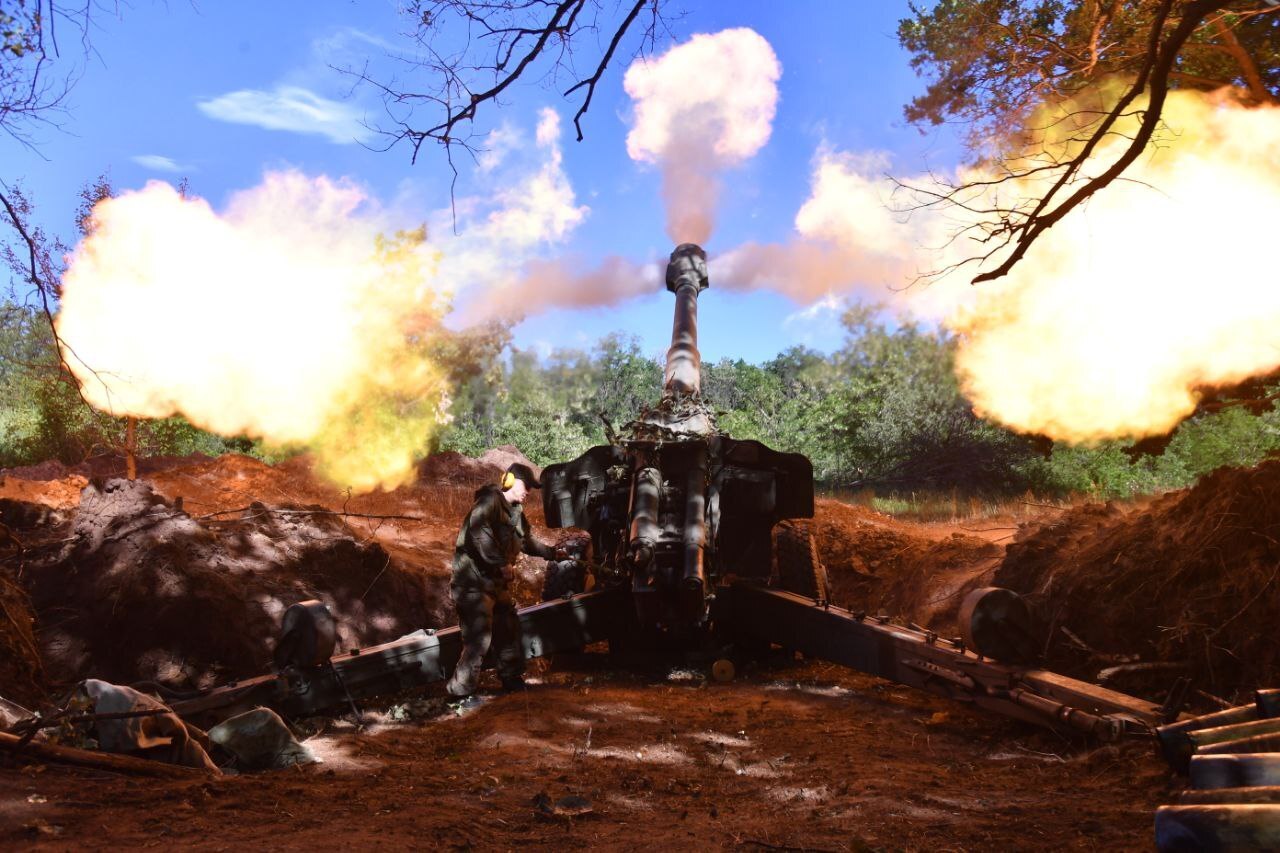 Привет из Попасного от артиллерийского расчета из гаубицы Д-20 152 мм.