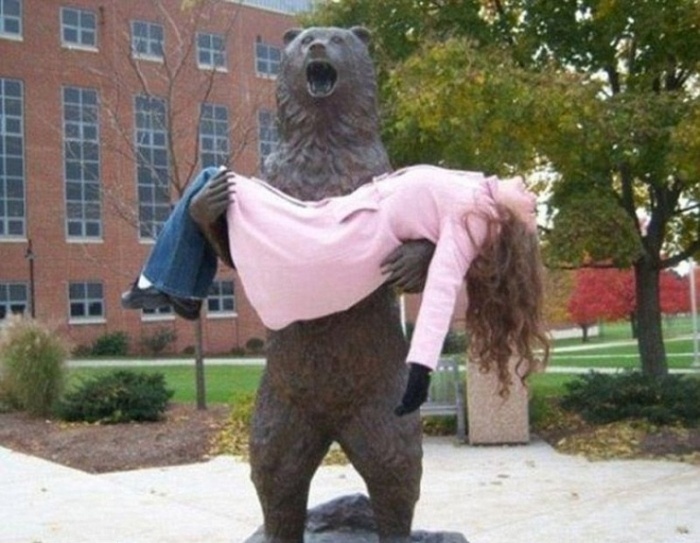 Смешные фото с памятниками, скульптурами