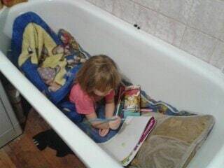 Вот так укладываются спать дети в Горловке😢