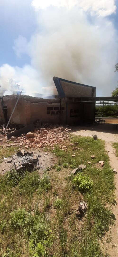 Укронацисты выпустили по жилым кварталам Ясиноватой 10 реактивных снарядов из установок "Град", сообщило представительство ДНР в СЦКК