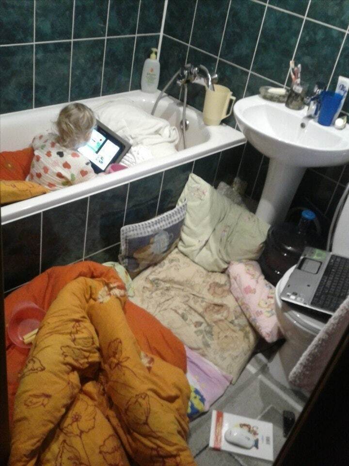 Вот так укладываются спать дети в Горловке😢