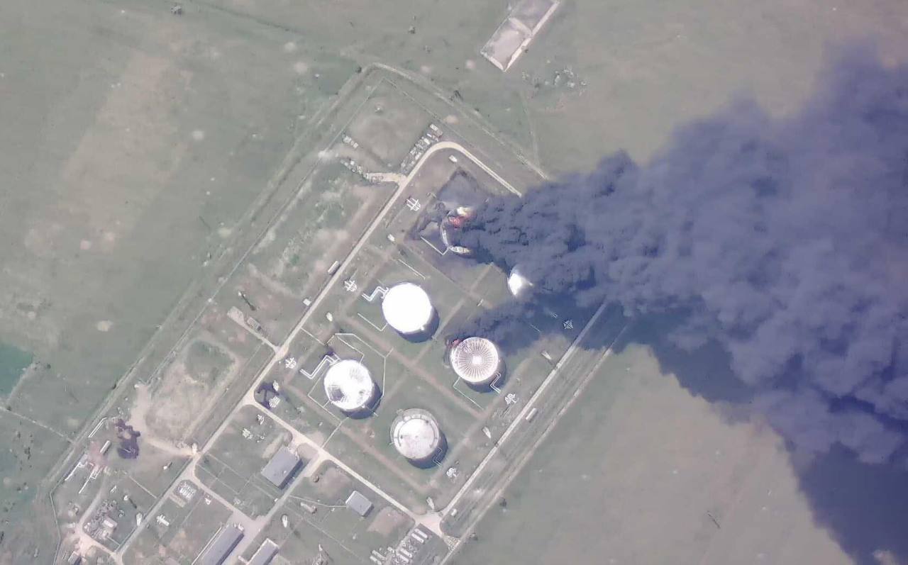 Уничтожены склады нефтепродуктов укронацистов в селе Кобзарцы Николаевской области.